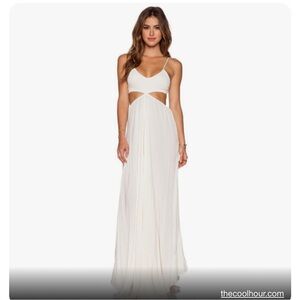 INNOCENCE CUTAWAY MAXI DRESS IN WHITE
Indah
Color: White
Size: M